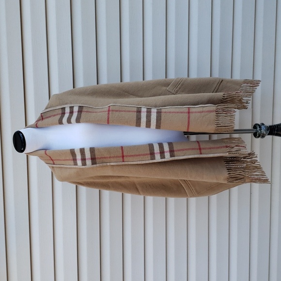BURBERRY LARGE CHECK REVERSIBLE WRAP STOLE SCARF WITH POCKETS 100% CASHMERE - Picture 2 of 9
